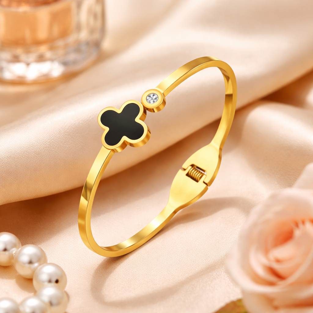 anti tarnish clover bracelet angle